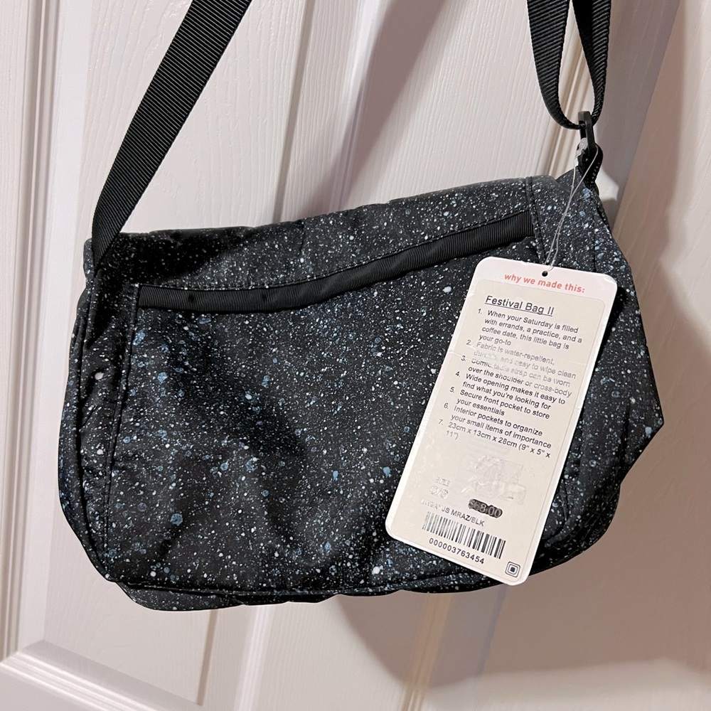 NWT lululemon festival bag navy/blue/white speckled; smoke free home; no flaws.